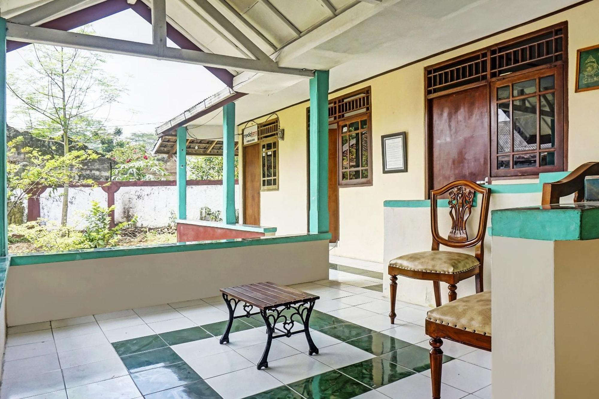 Oyo 90928 Wisma Asri Putra Syariah Богор Экстерьер фото