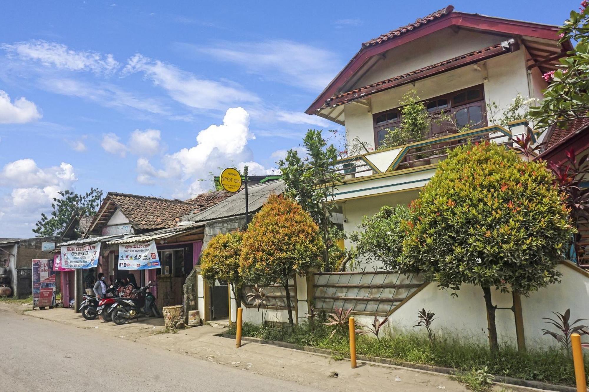 Oyo 90928 Wisma Asri Putra Syariah Богор Экстерьер фото
