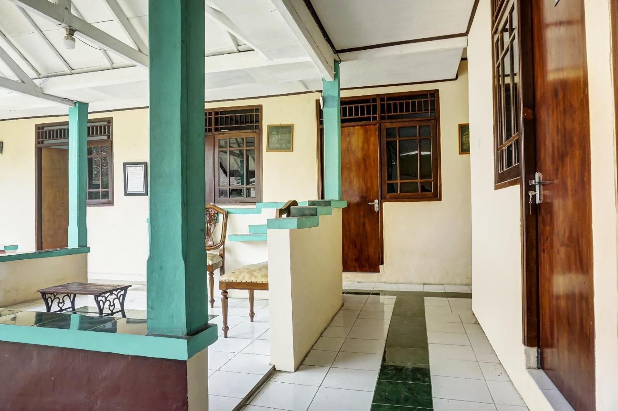 Oyo 90928 Wisma Asri Putra Syariah Богор Экстерьер фото