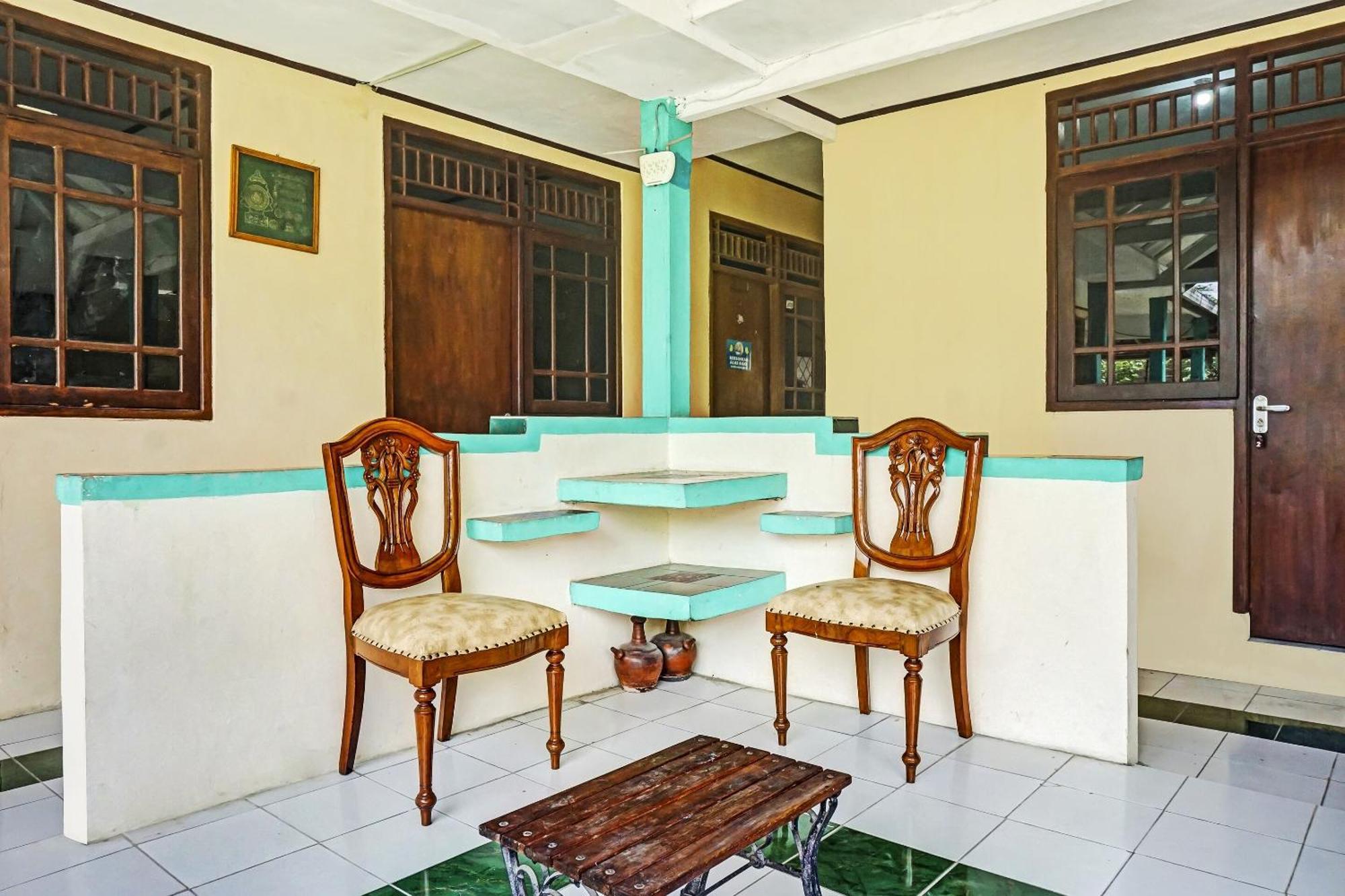 Oyo 90928 Wisma Asri Putra Syariah Богор Экстерьер фото